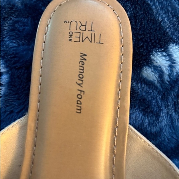 Time and Tru Tan Criss-Cross Sandals 8 - Picture 5 of 6